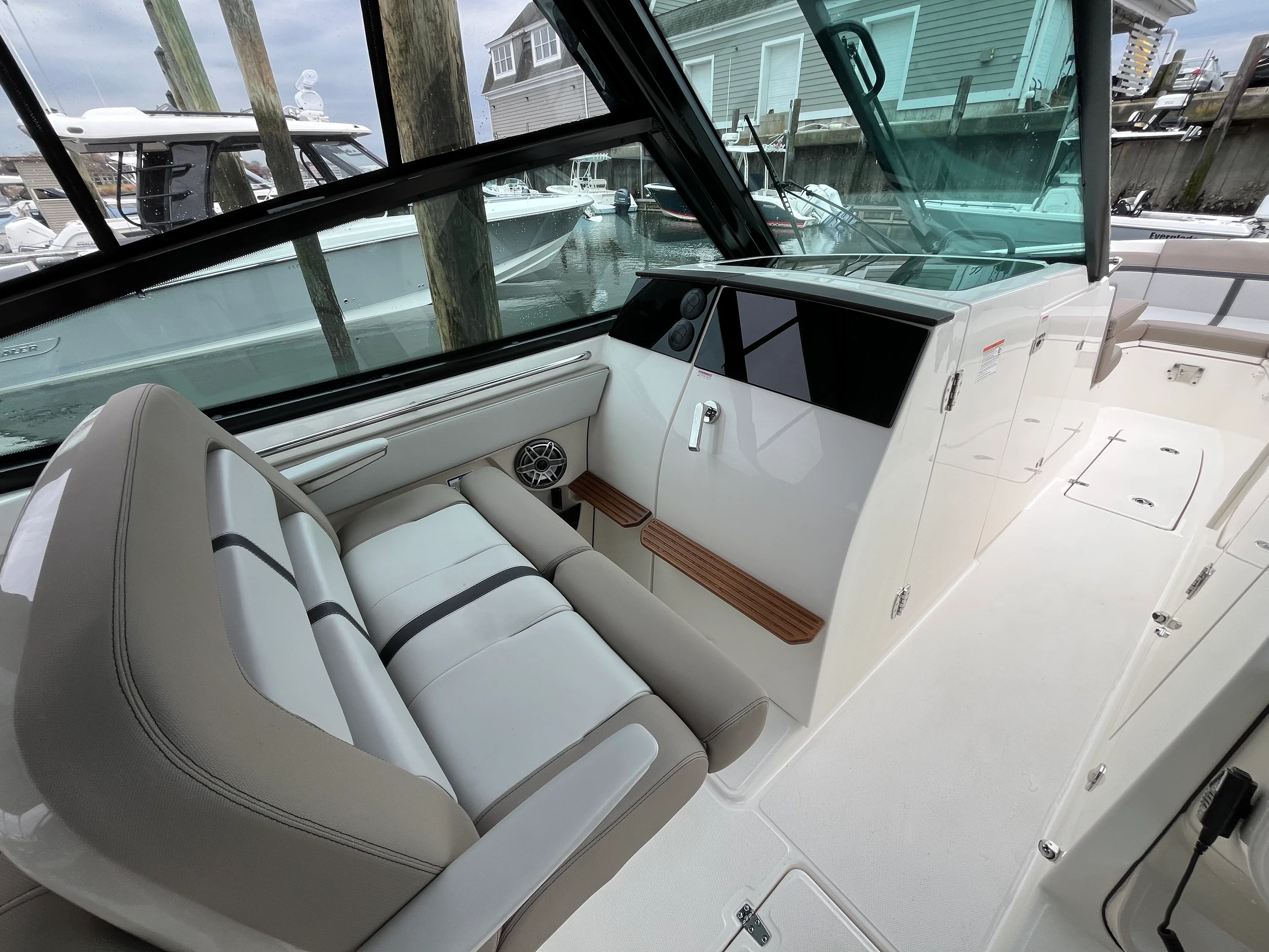 2026 Boston Whaler 330 Vantage Image Thumbnail #28