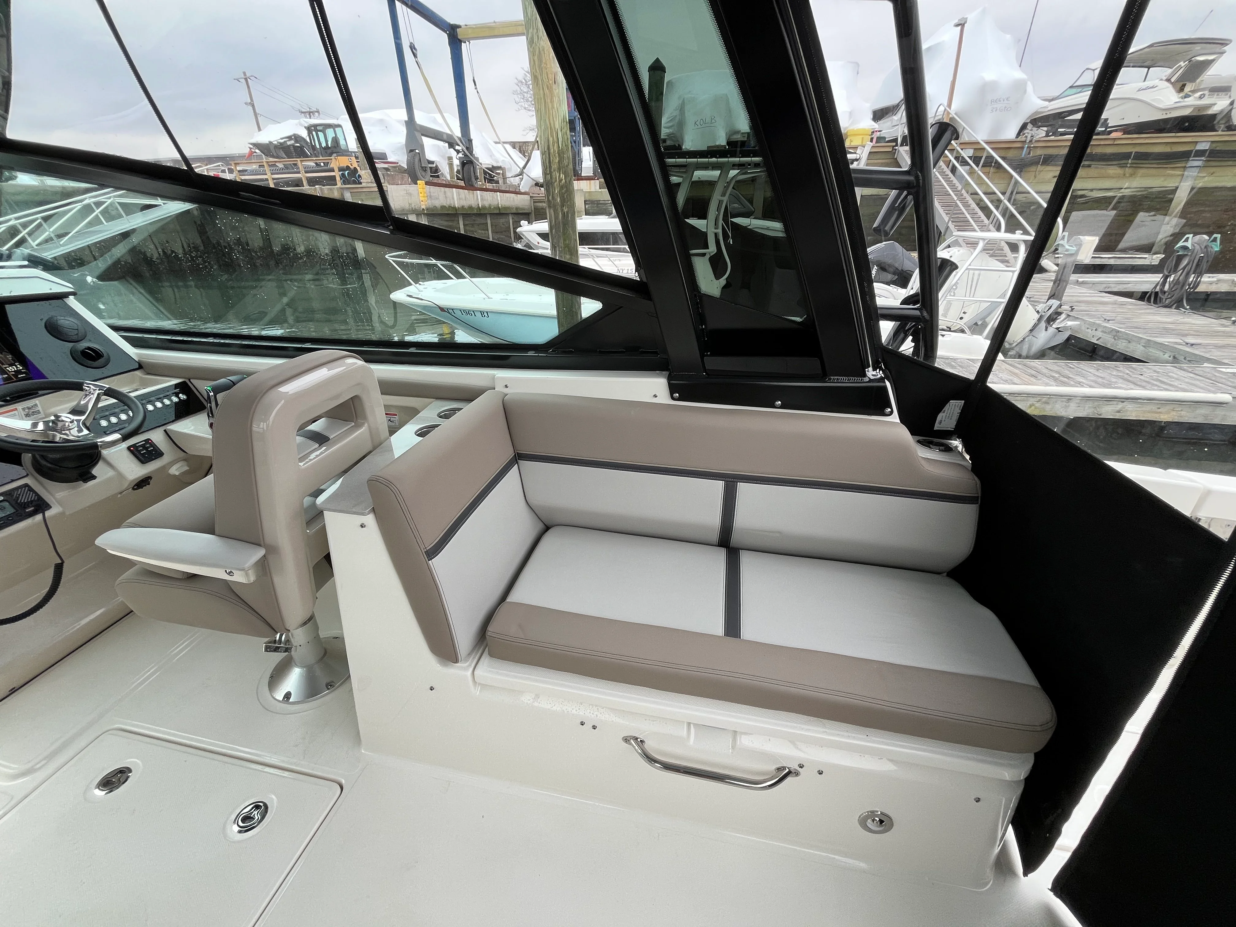 2026 Boston Whaler 330 Vantage Image Thumbnail #23
