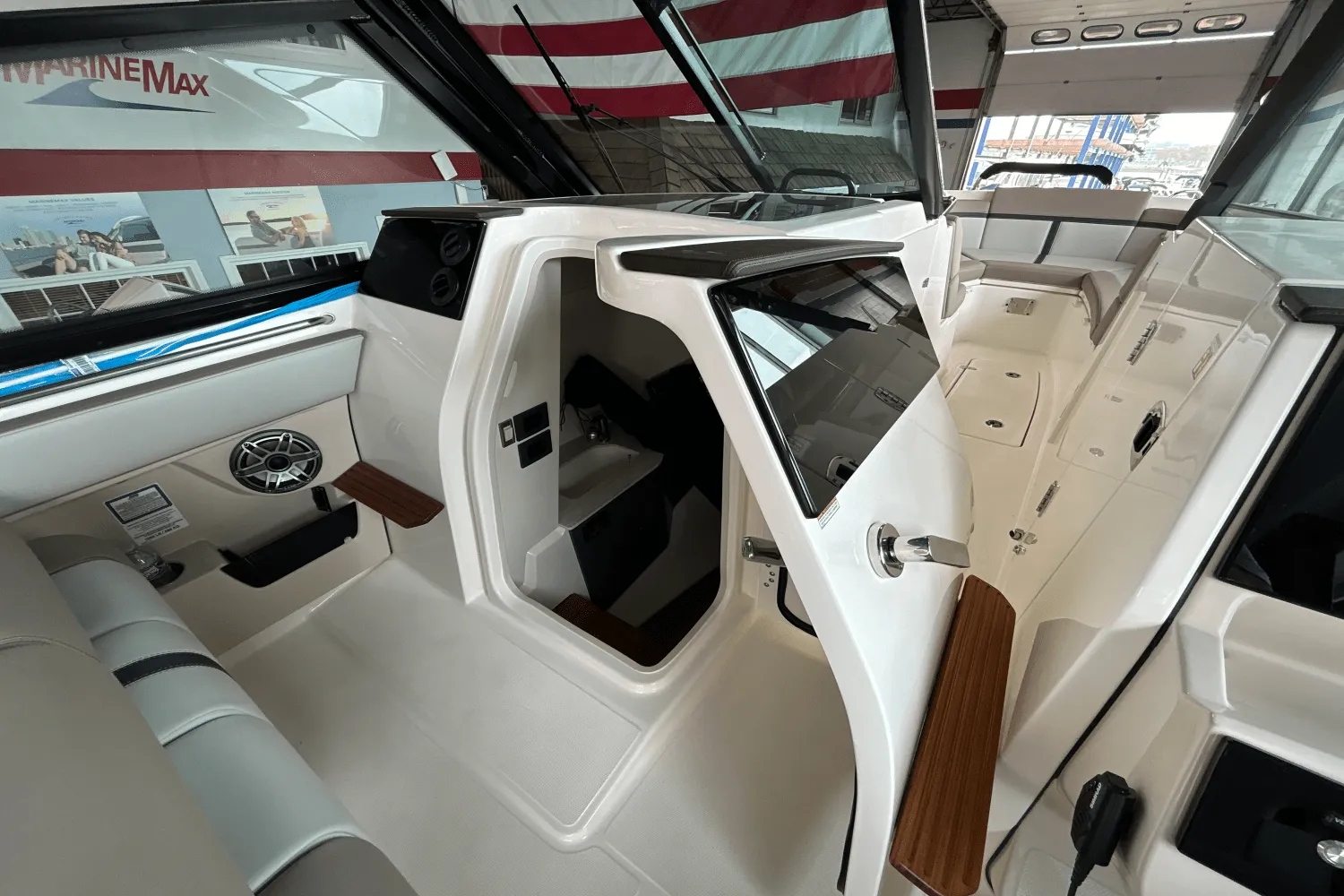 2026 Boston Whaler 330 Vantage Image Thumbnail #22