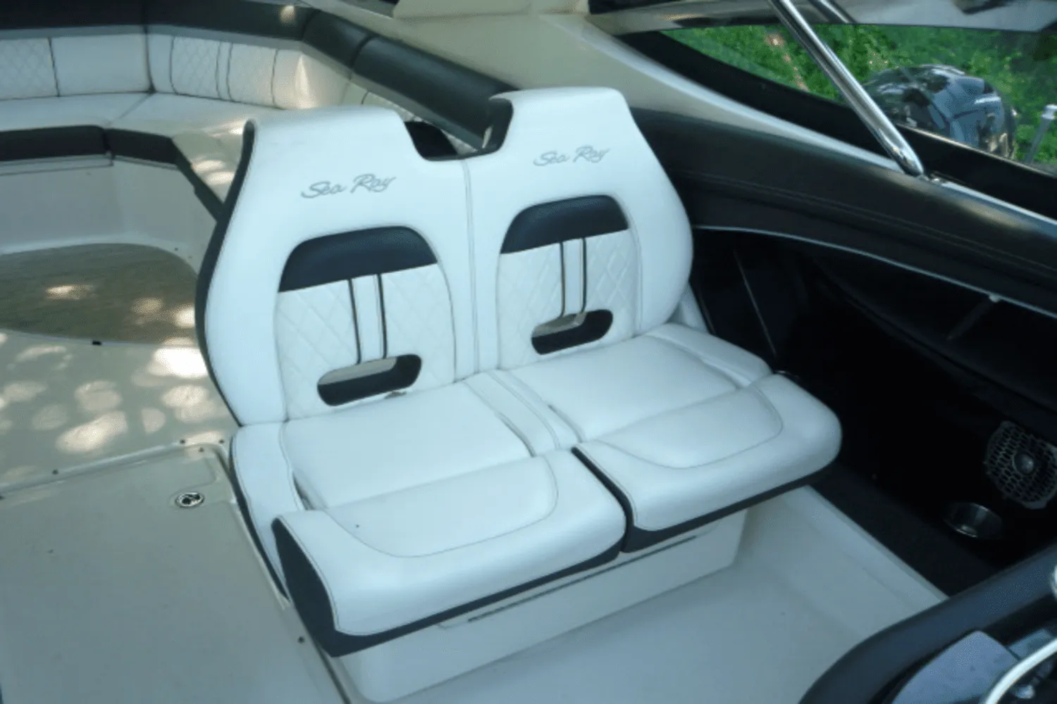 2017 Sea Ray SLX 350 Outboard Image Thumbnail #17