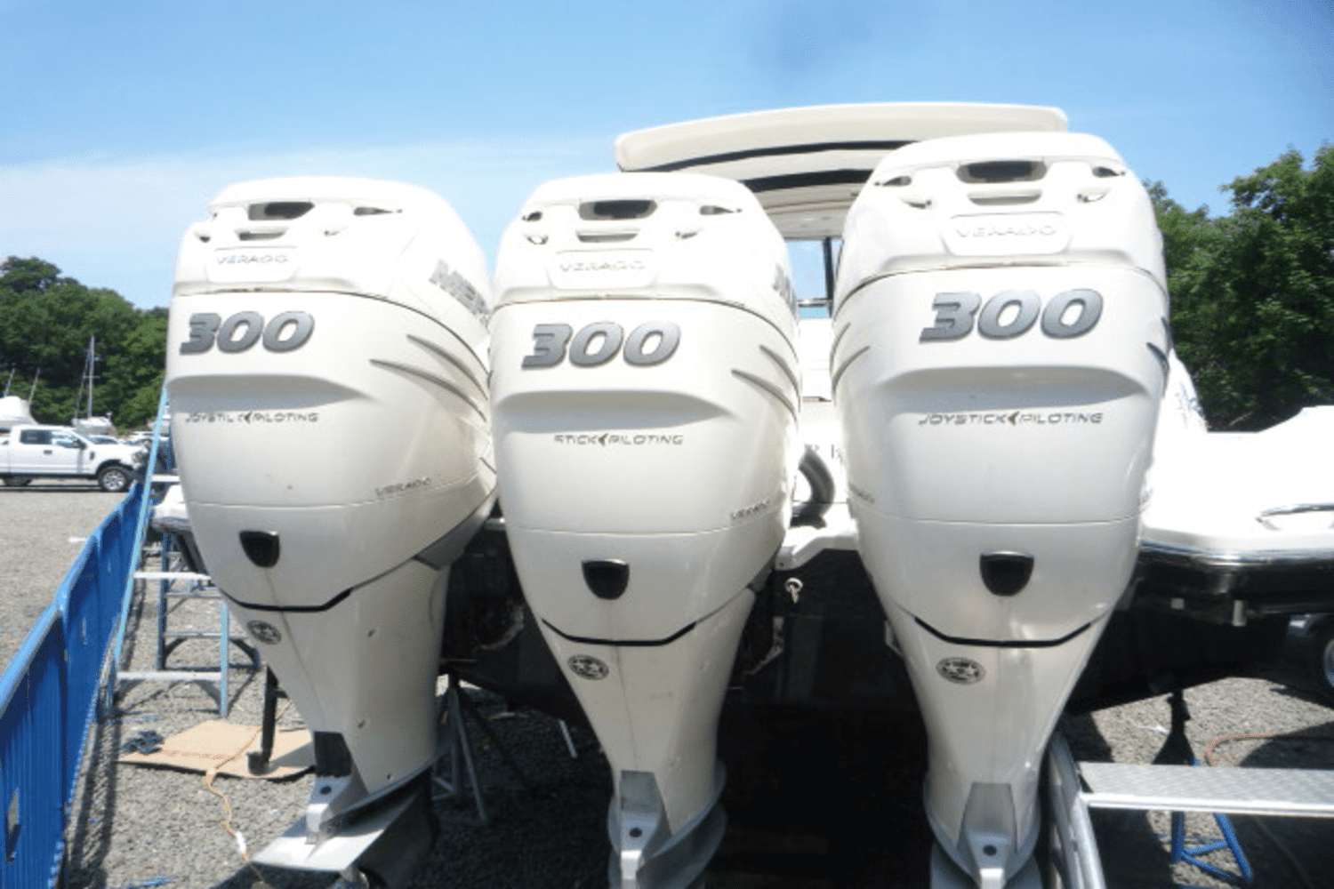 2017 Sea Ray SLX 350 Outboard Image Thumbnail #5