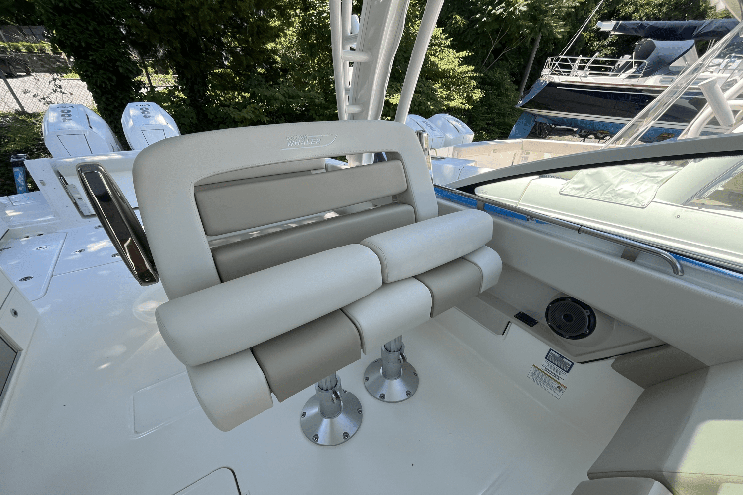 2025 Boston Whaler 320 Vantage Image Thumbnail #19