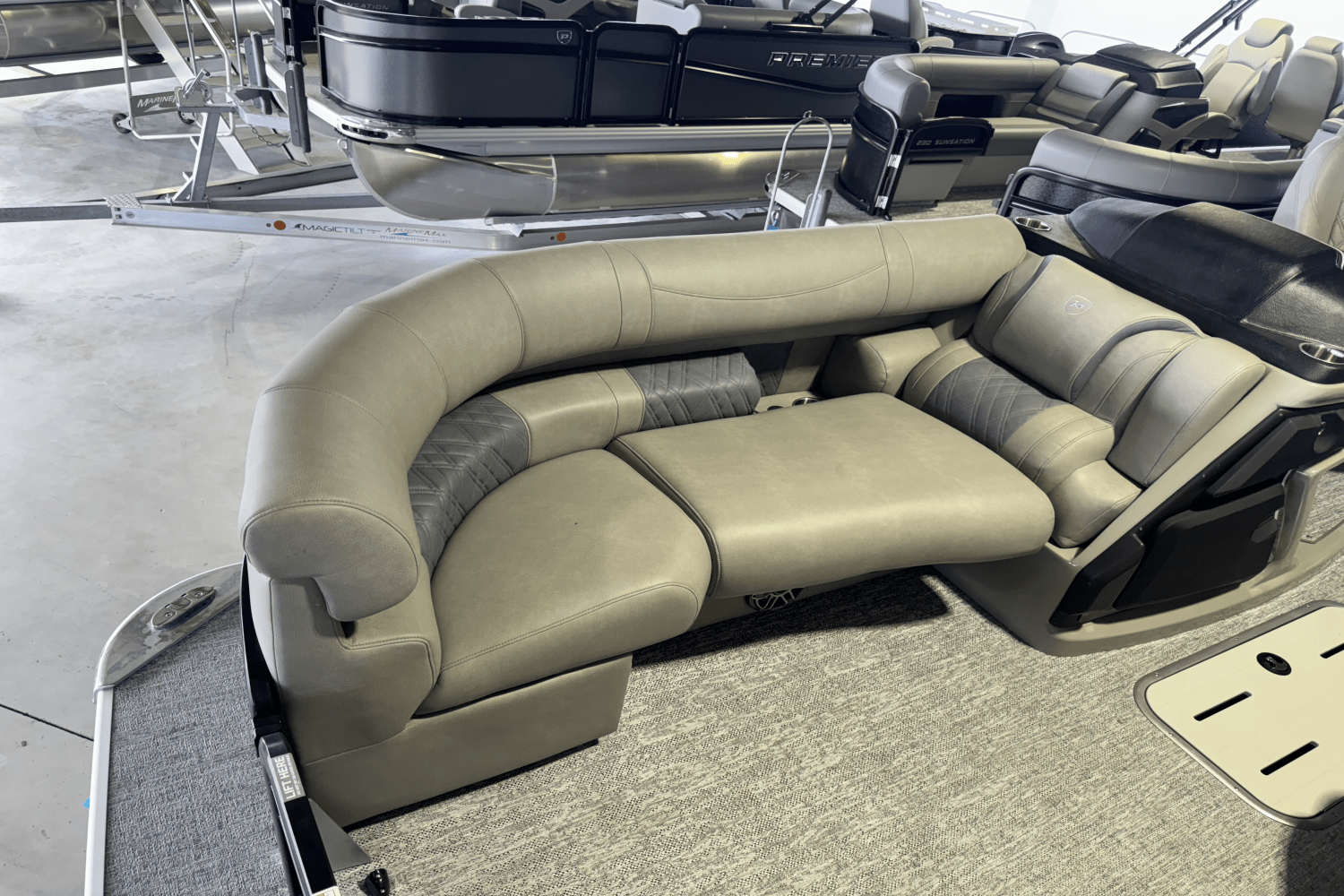 2025 Premier 230 Intrigue Image Thumbnail #13