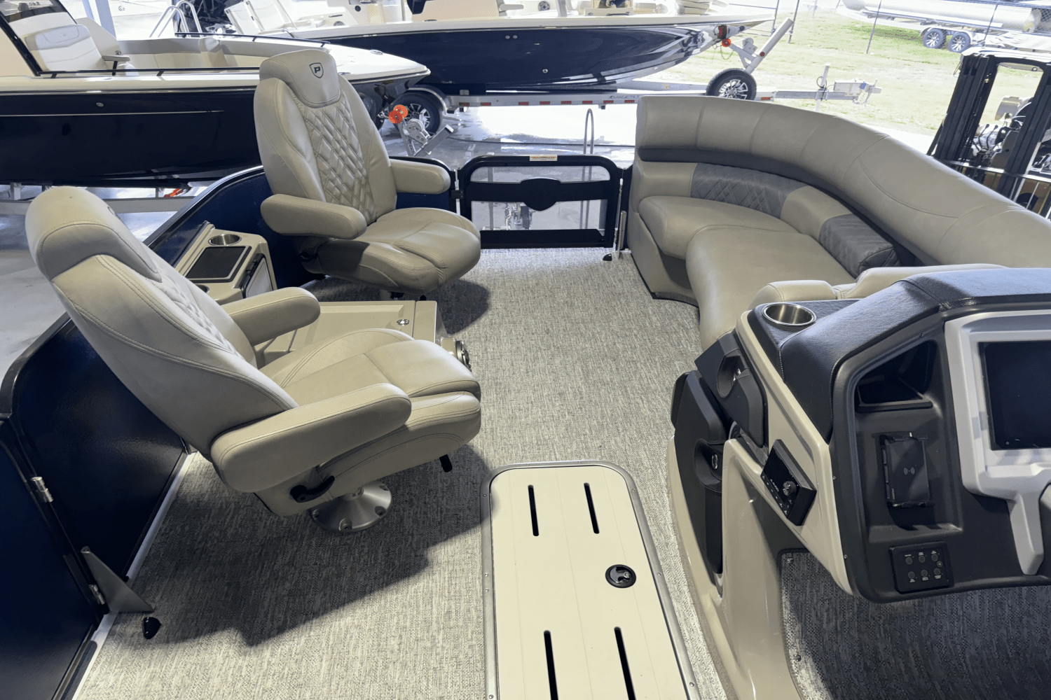 2025 Premier 230 Intrigue Image Thumbnail #14