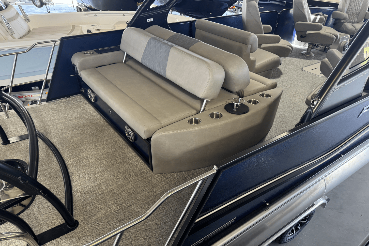 2025 Premier 230 Intrigue Image Thumbnail #7