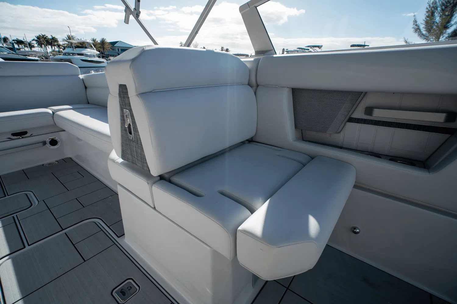 2025 Aviara AV28 Outboard Image Thumbnail #13