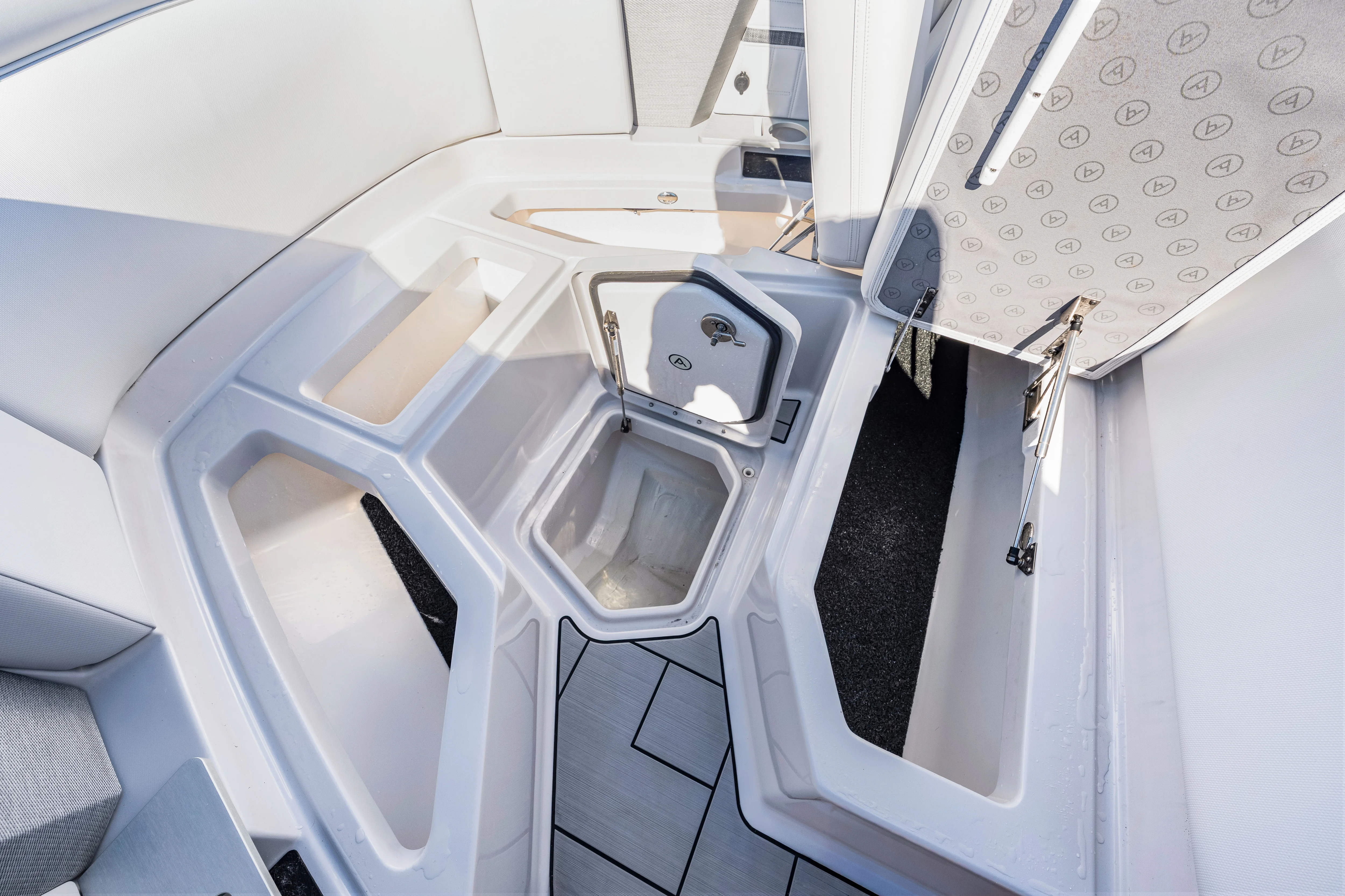 2025 Aviara AV28 Outboard Image Thumbnail #36