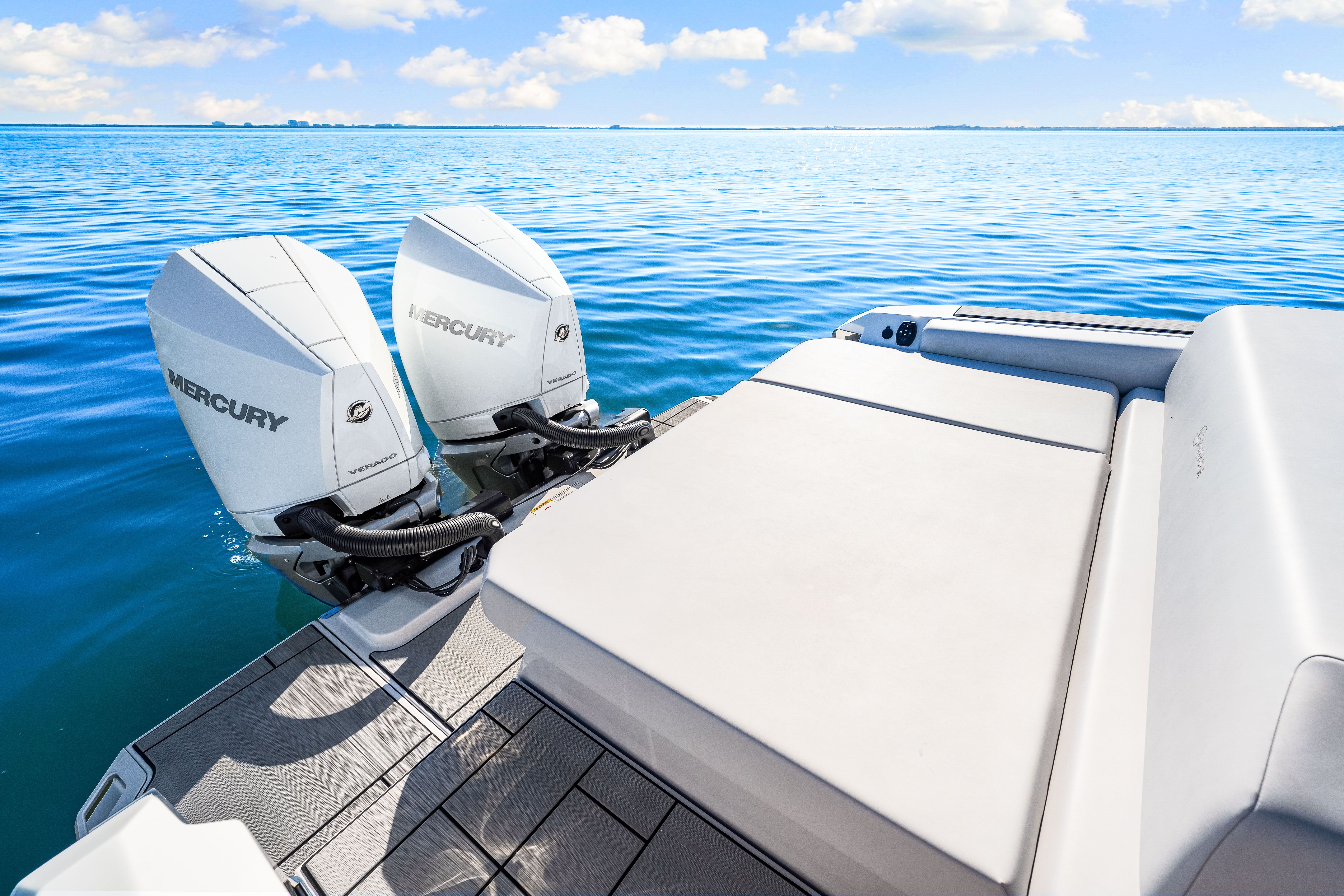 2025 Aviara AV28 Outboard Image Thumbnail #18