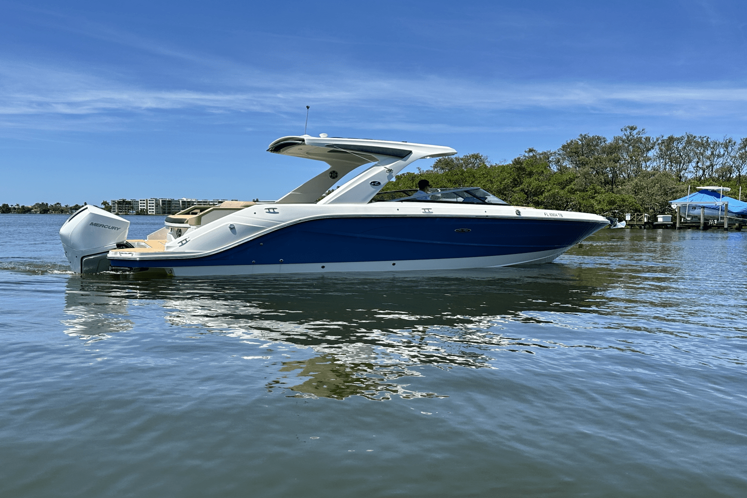 2022 Sea Ray SLX 310 OB Image Thumbnail #5