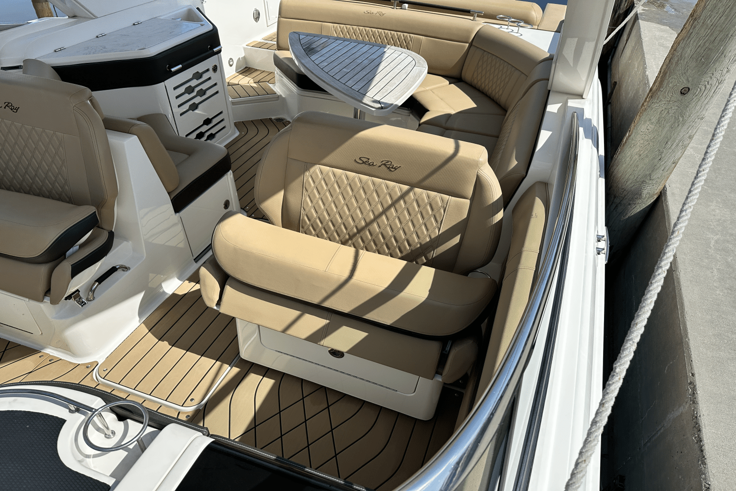 2022 Sea Ray SLX 310 OB Image Thumbnail #13