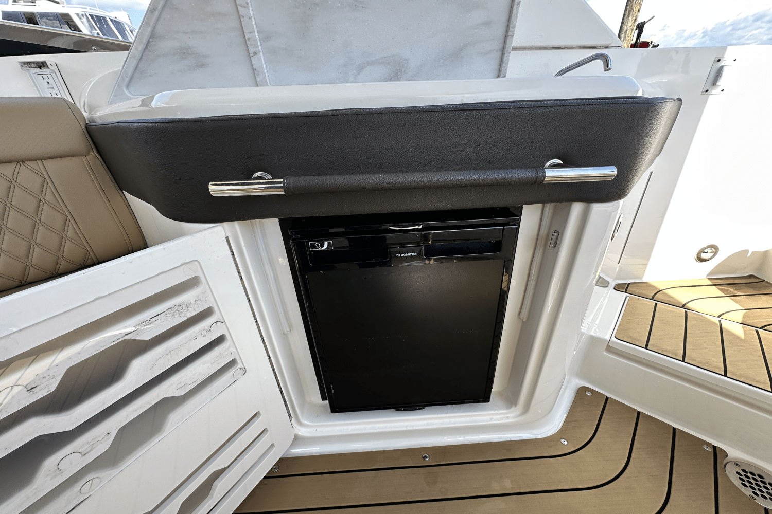 2022 Sea Ray SLX 310 OB Image Thumbnail #19