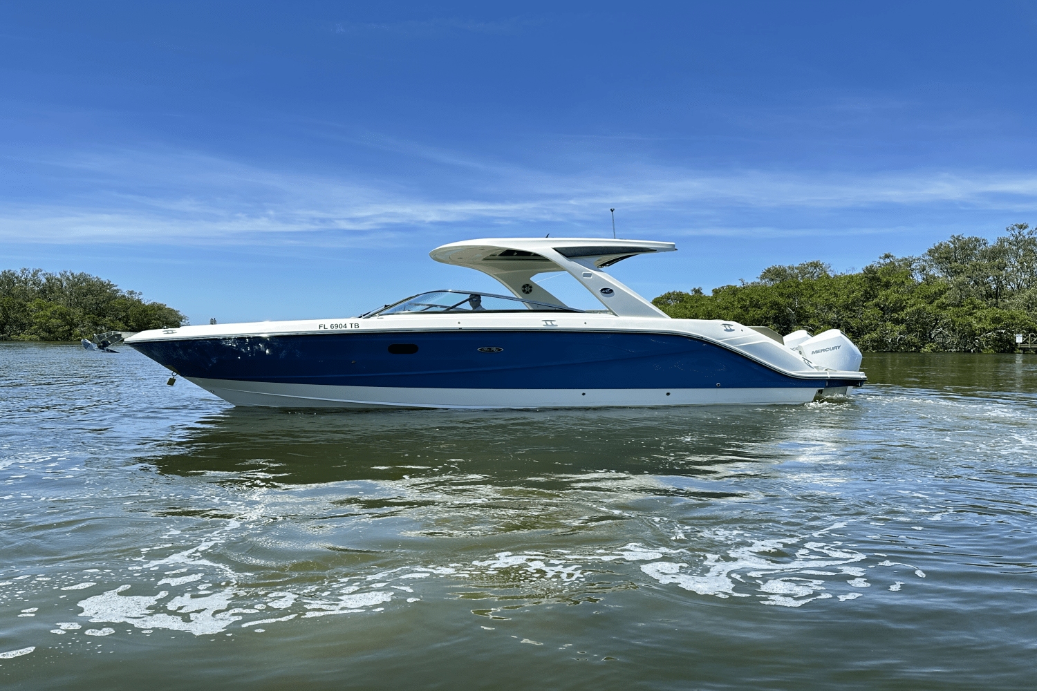 2022 Sea Ray SLX 310 OB Image Thumbnail #2