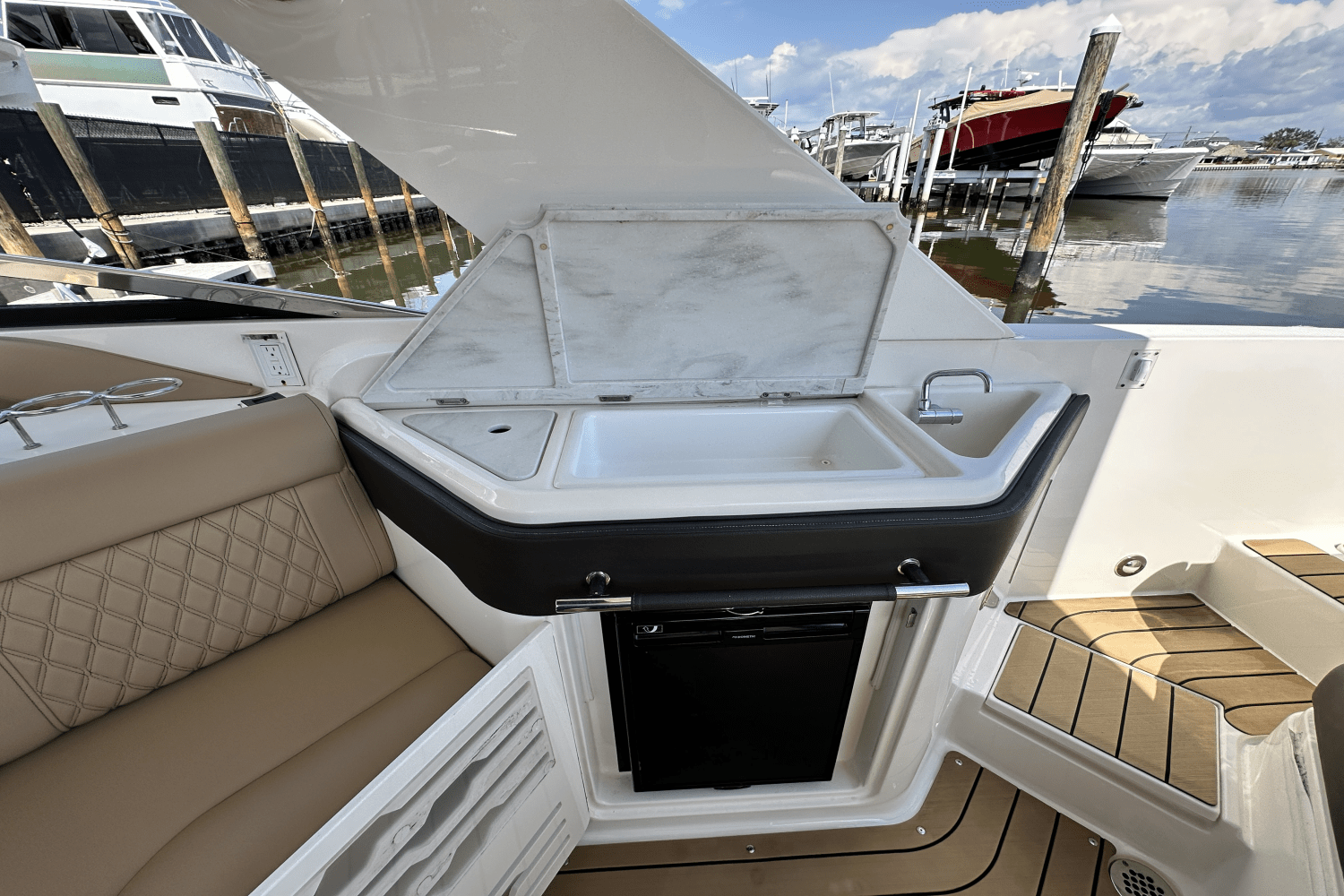 2022 Sea Ray SLX 310 OB Image Thumbnail #17