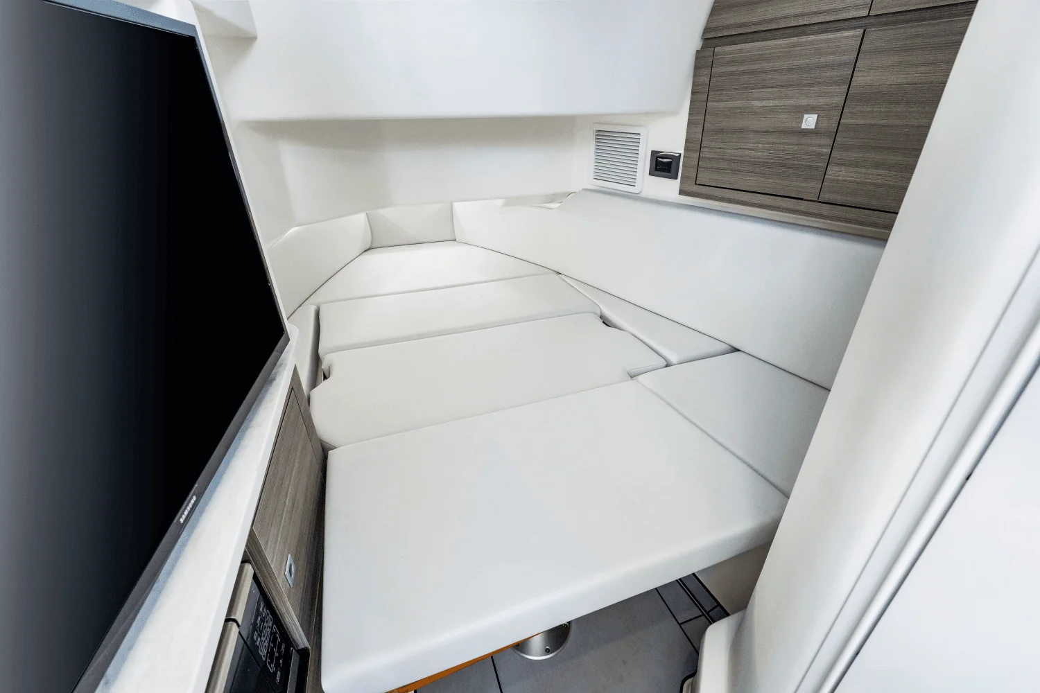 2025 Aviara AV36 Outboard Image Thumbnail #76