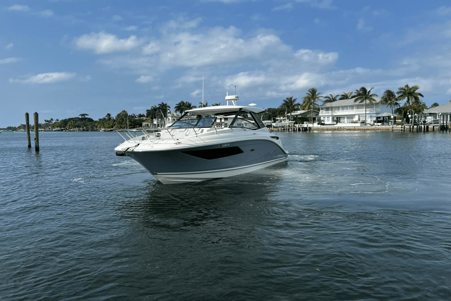 2021 Sea Ray 320 SUNDANCER OUTBOARD Image Thumbnail #1