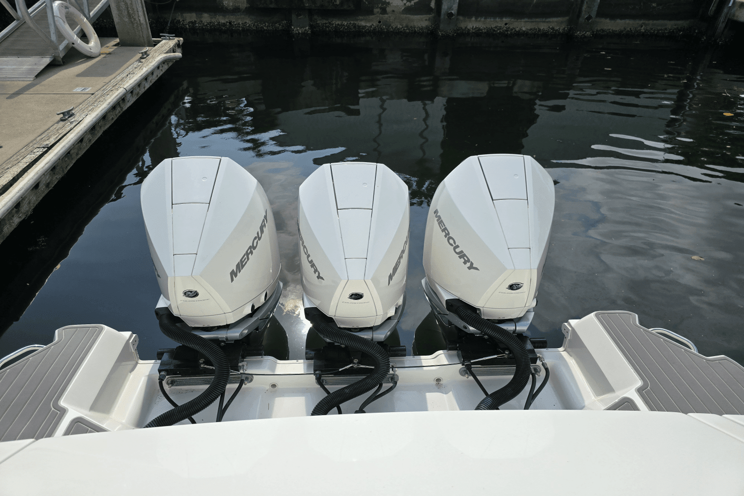 2021 Sea Ray 320 SUNDANCER OUTBOARD Image Thumbnail #11