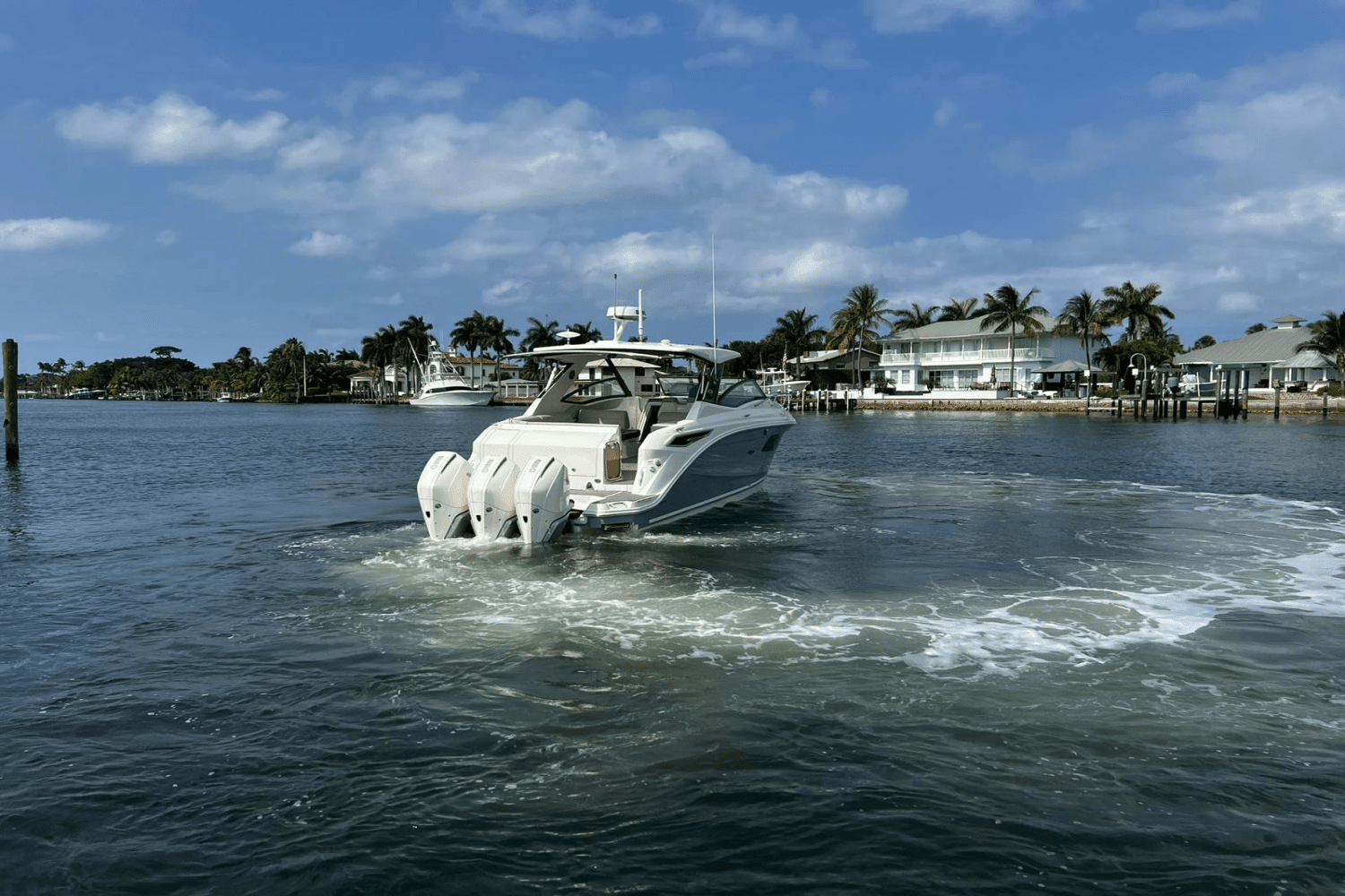 2021 Sea Ray 320 SUNDANCER OUTBOARD Image Thumbnail #5