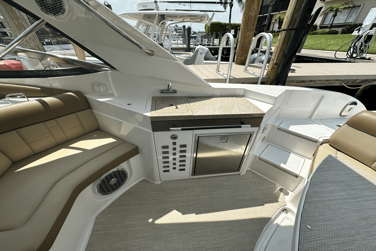 2015 Sea Ray 350 SLX Image Thumbnail #11