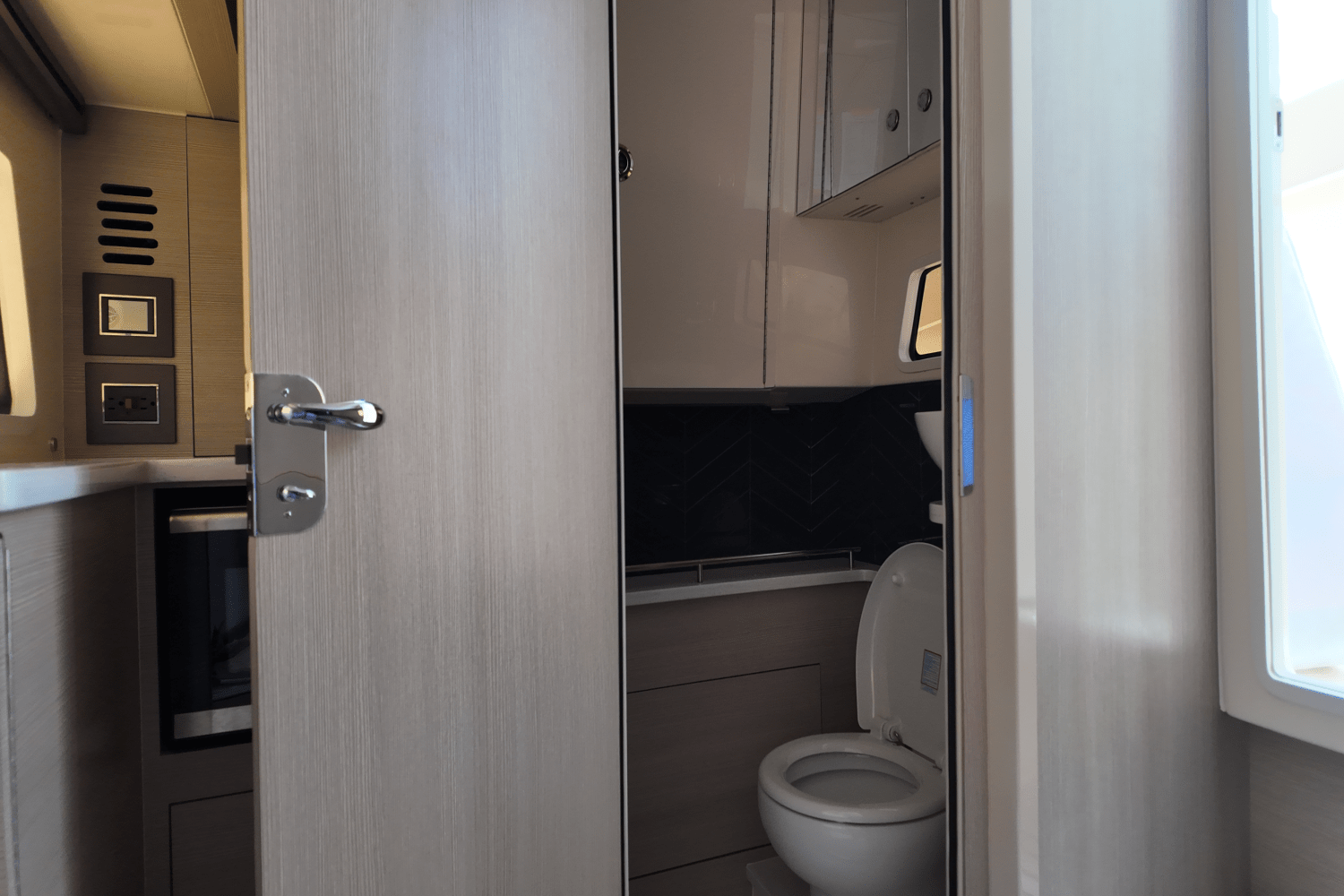 2025 Scout 377 LXF Image Thumbnail #43