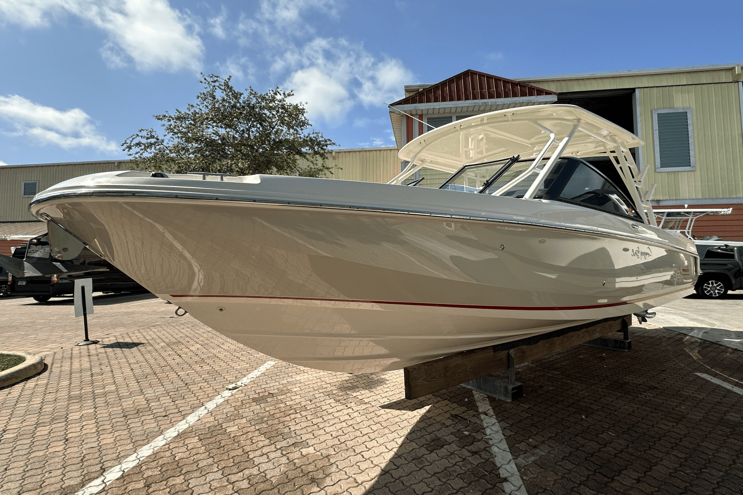 Thumbnail 4 for 2016 Boston Whaler 270 VANTAGE