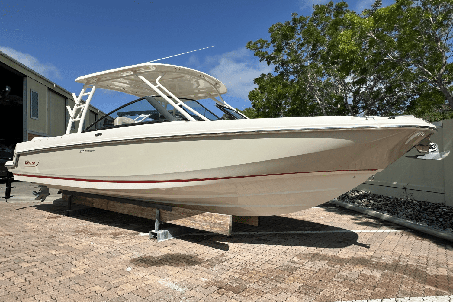 Thumbnail 2 for 2016 Boston Whaler 270 VANTAGE