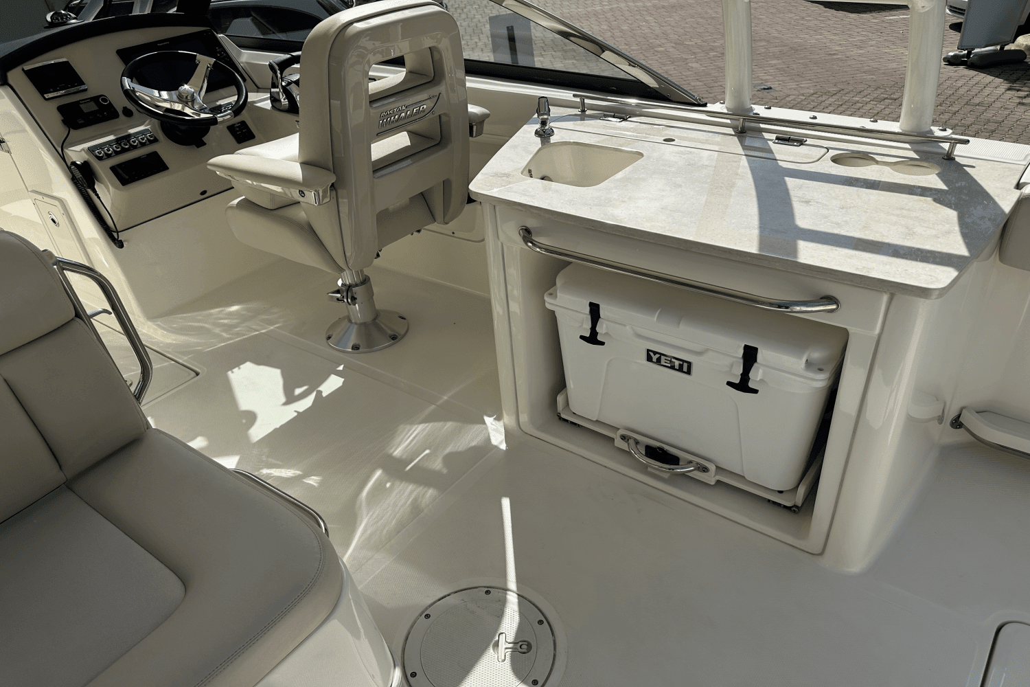 2016 Boston Whaler 270 VANTAGE Image Thumbnail #25