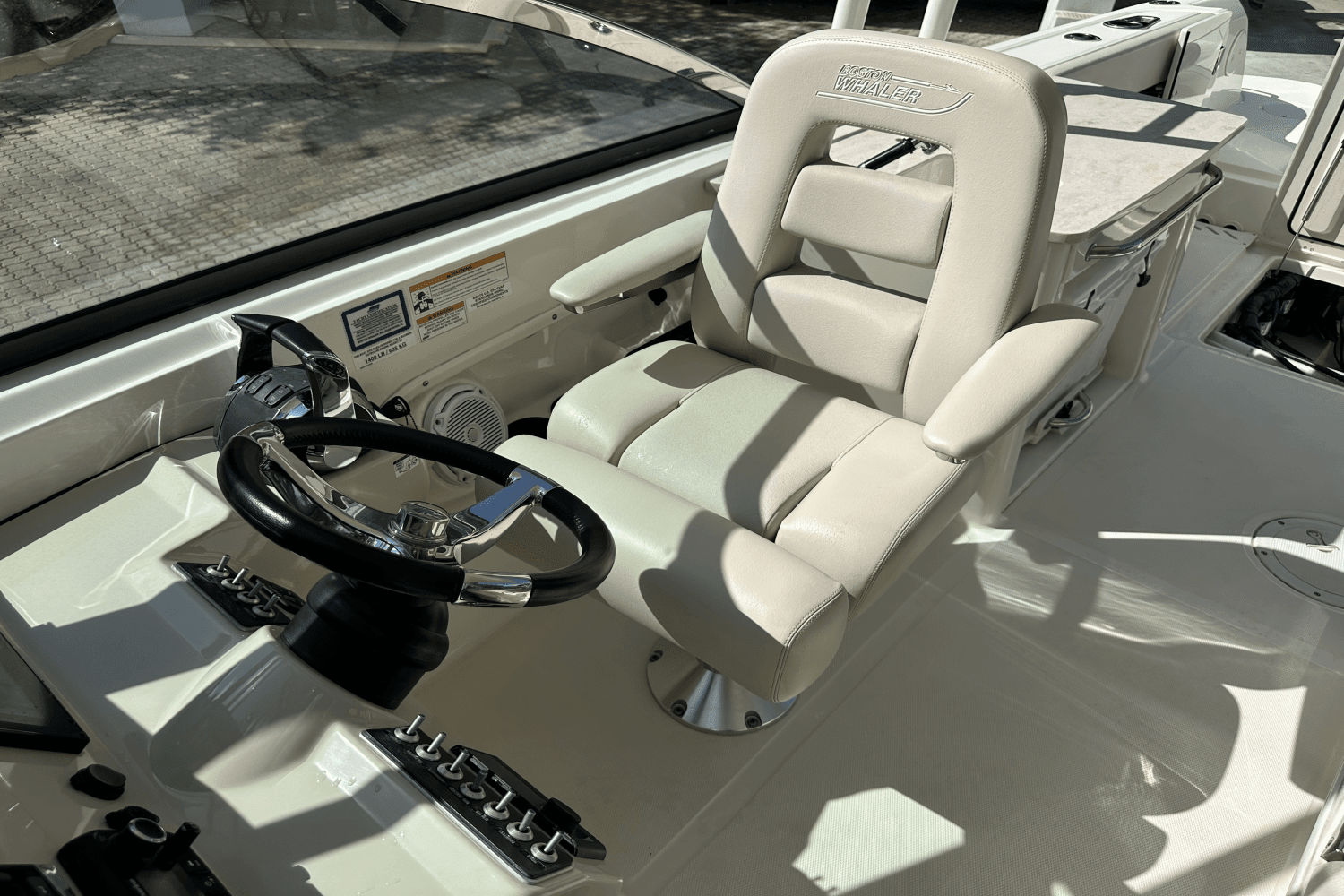 2016 Boston Whaler 270 VANTAGE Image Thumbnail #15