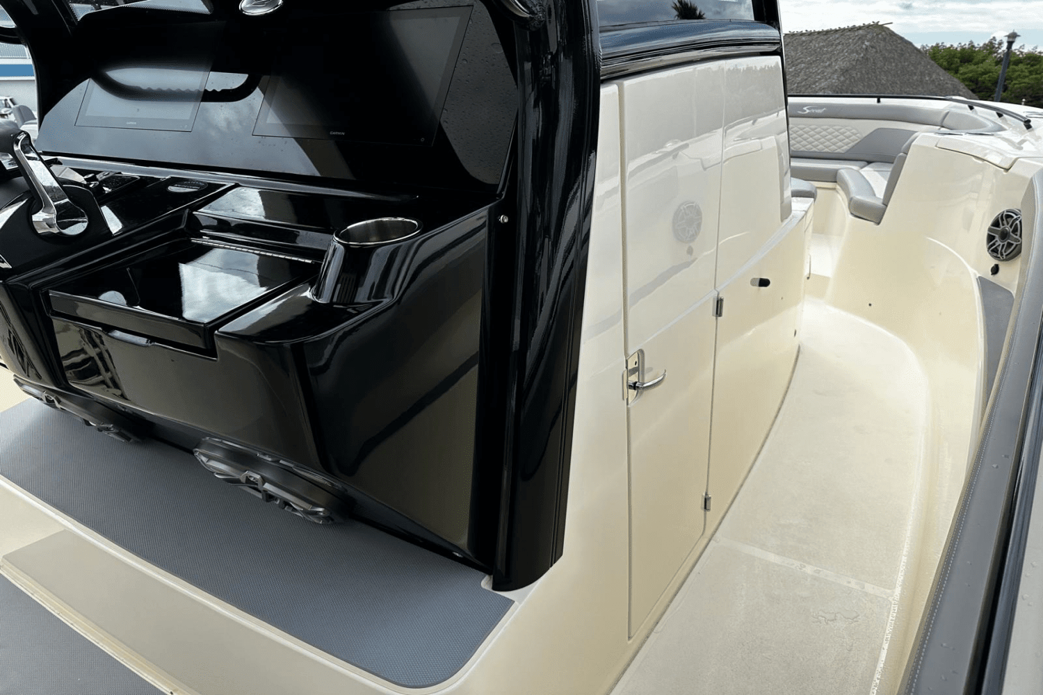 2025 Scout 330 LXF Image Thumbnail #16