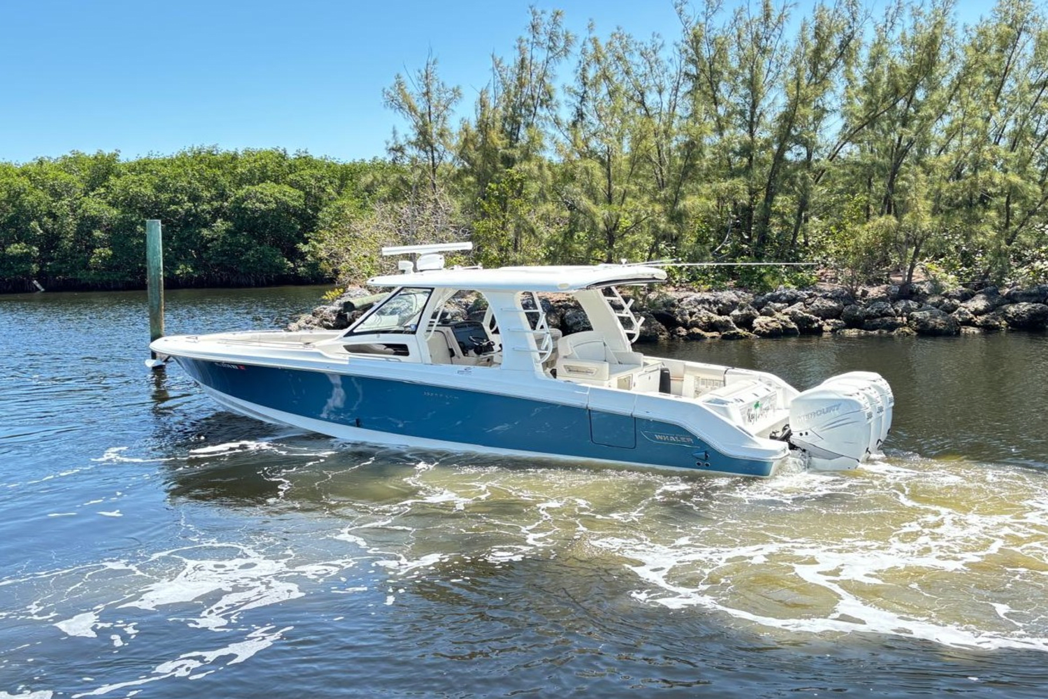 2019 Boston Whaler 350 Realm Image Thumbnail #4