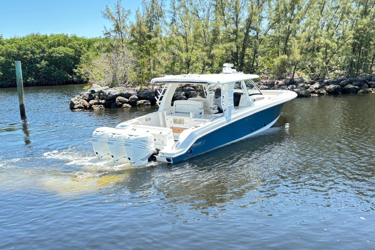 2019 Boston Whaler 350 Realm Image Thumbnail #2