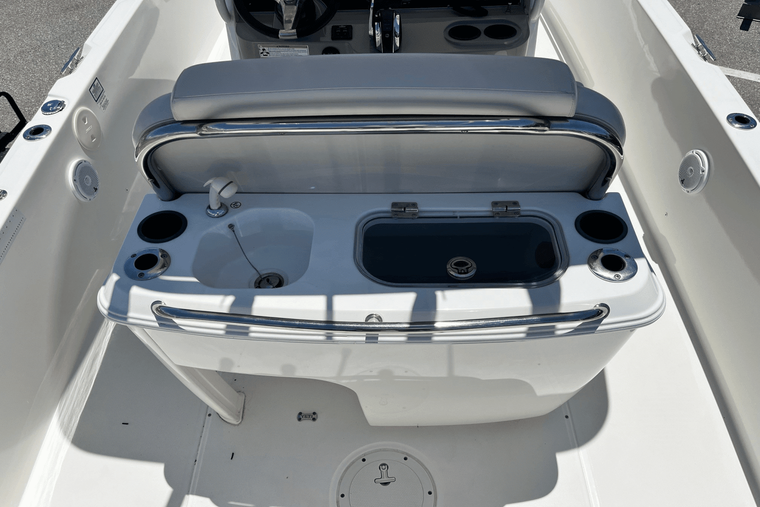 2017 Boston Whaler 270 DAUNTLESS Image Thumbnail #16