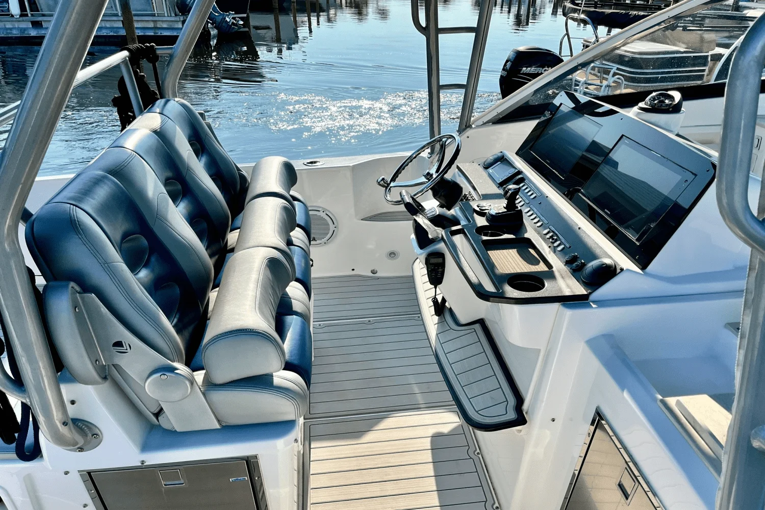 2019 Everglades 360LXC Image Thumbnail #21