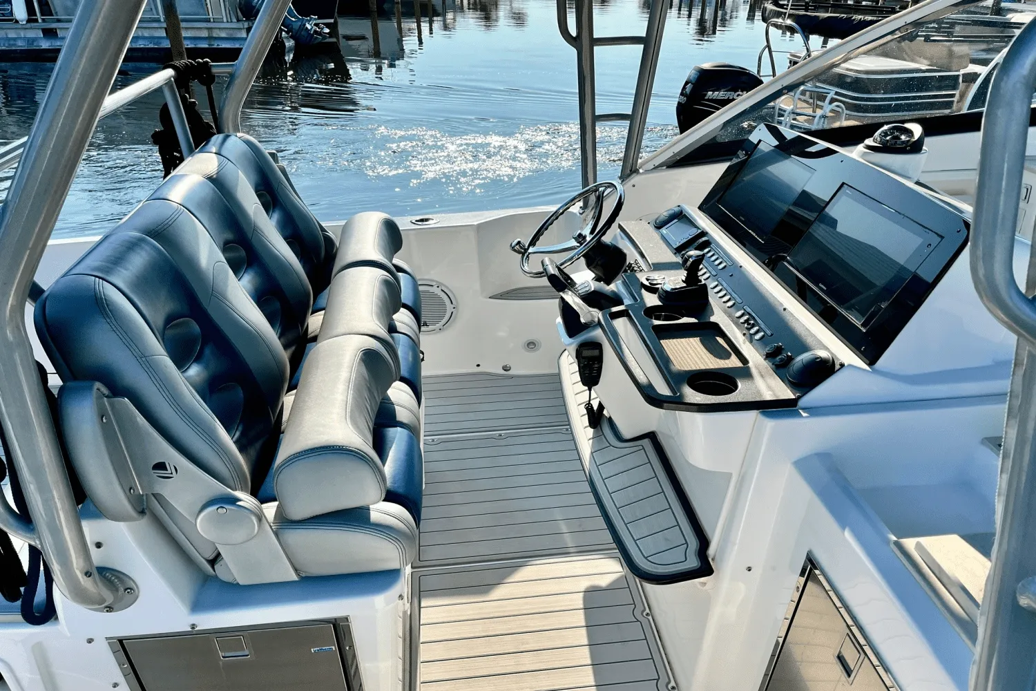 2019 Everglades 360LXC Image Thumbnail #21