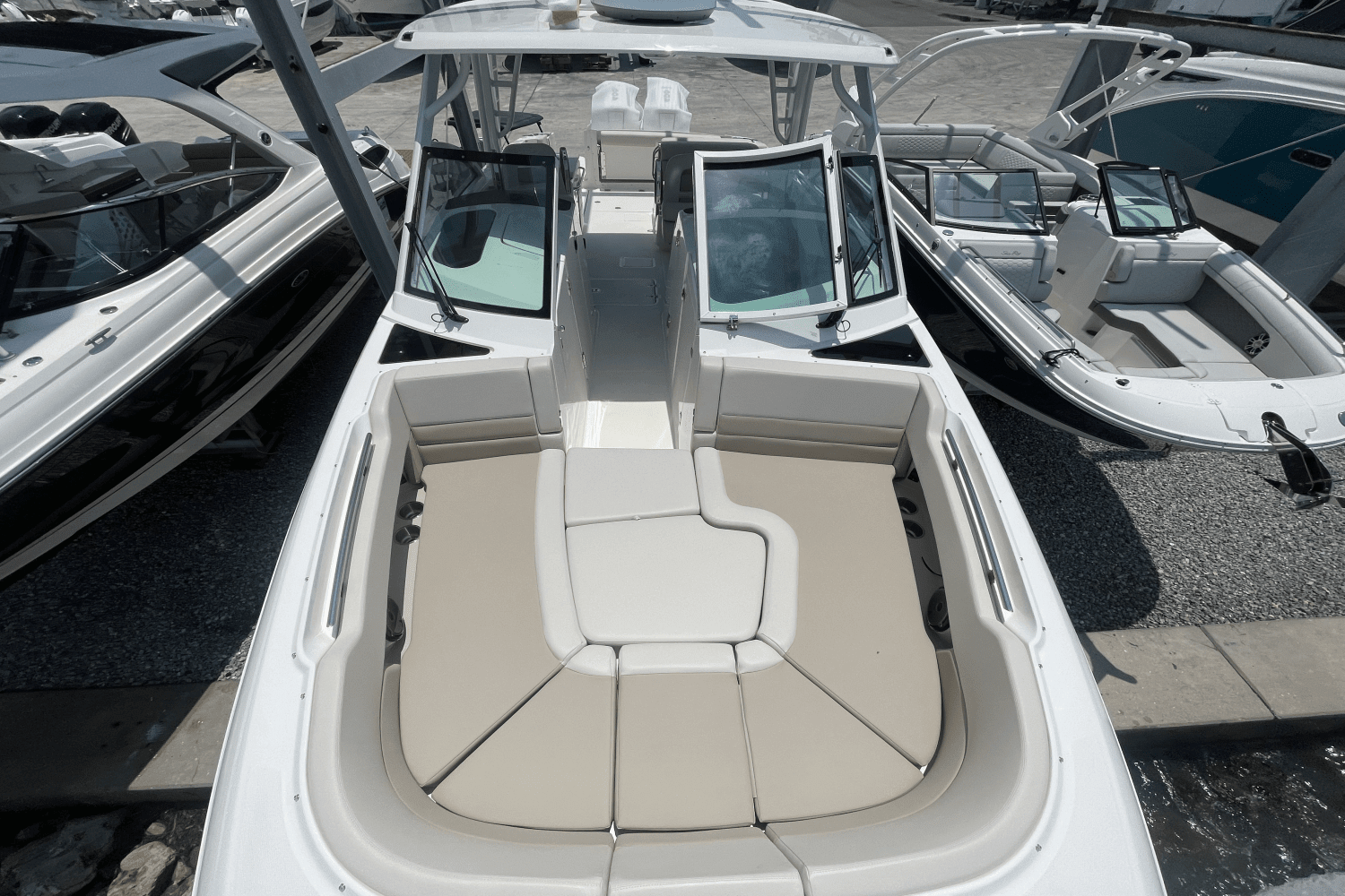 2025 Boston Whaler 320 Vantage Image Thumbnail #16