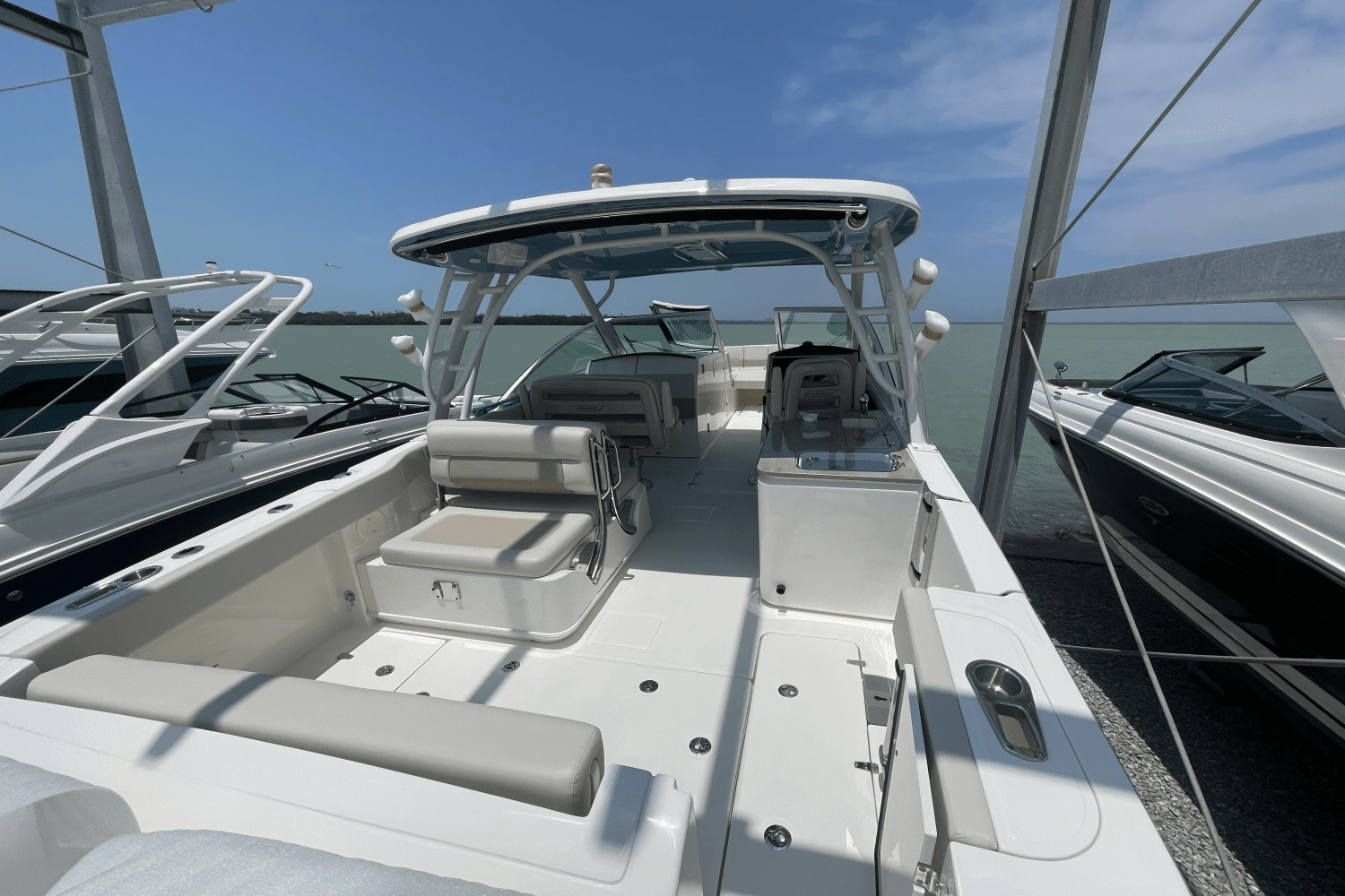 2025 Boston Whaler 320 Vantage Image Thumbnail #5