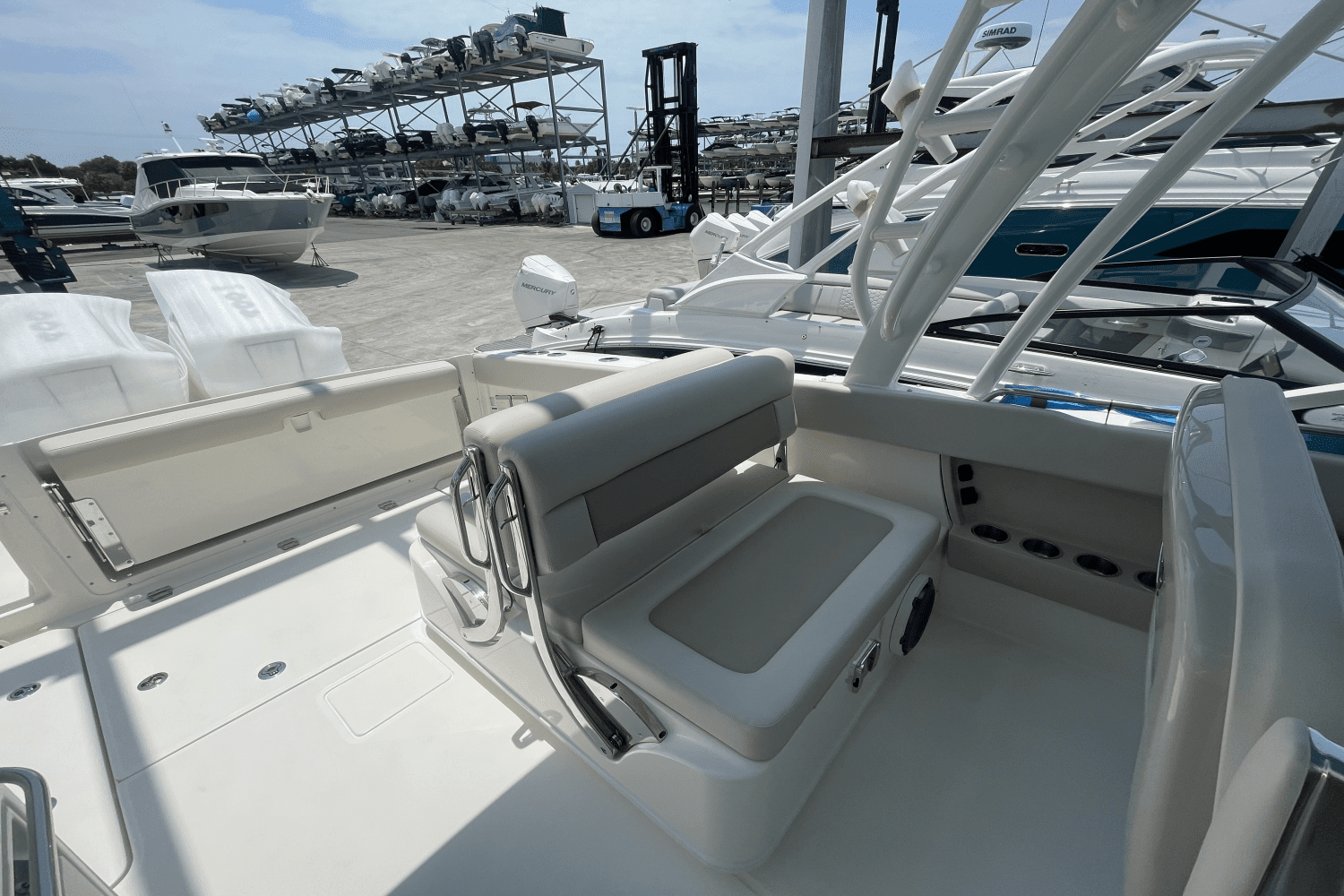 2025 Boston Whaler 320 Vantage Image Thumbnail #12