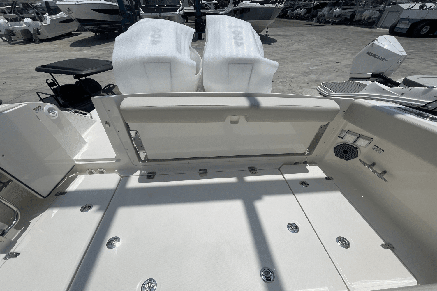 2025 Boston Whaler 320 Vantage Image Thumbnail #6