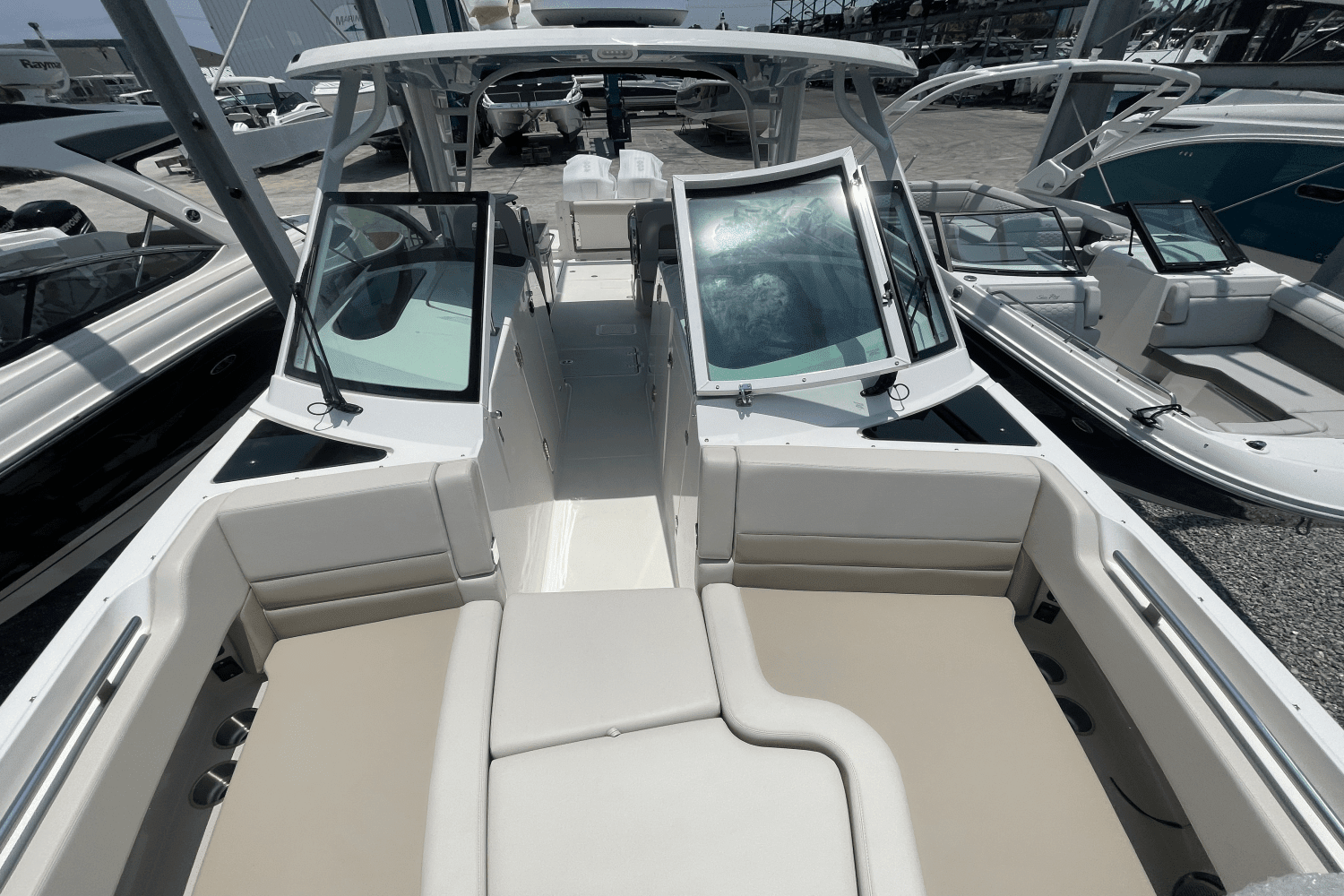 2025 Boston Whaler 320 Vantage Image Thumbnail #17