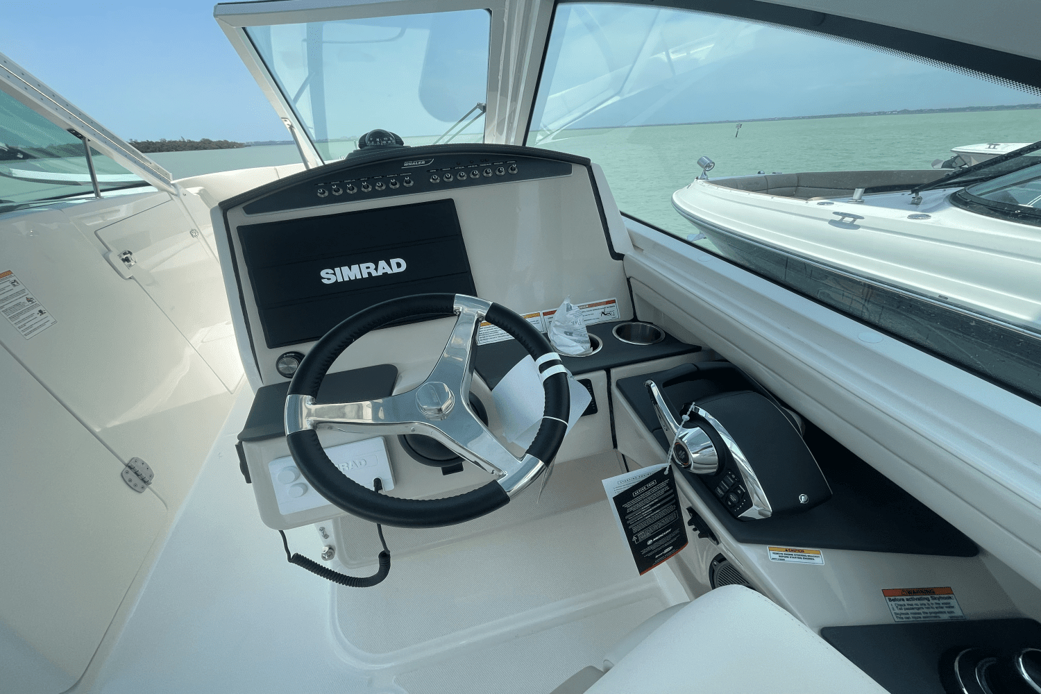 2025 Boston Whaler 320 Vantage Image Thumbnail #14