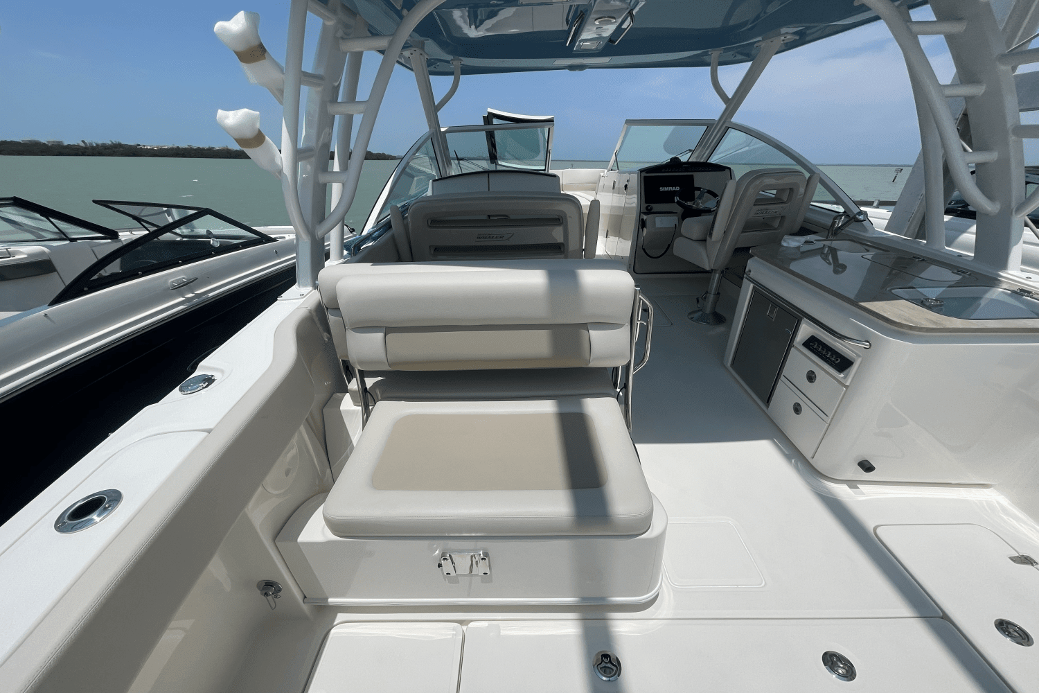 2025 Boston Whaler 320 Vantage Image Thumbnail #8