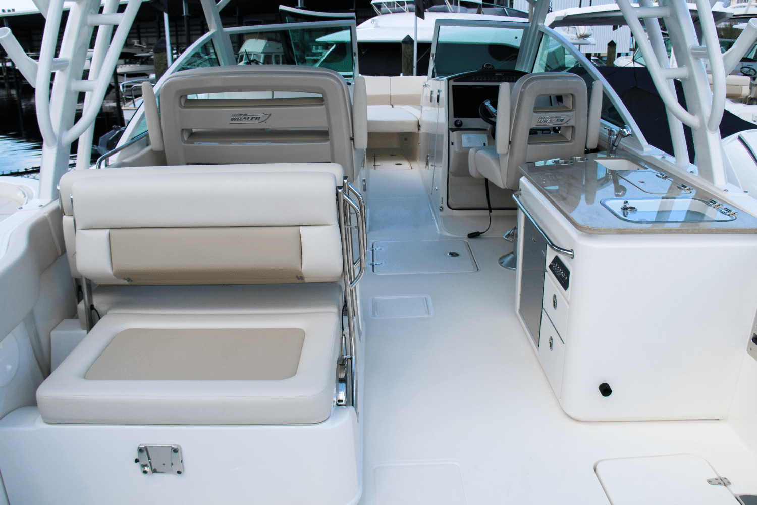 2025 Boston Whaler 320 Vantage Image Thumbnail #11