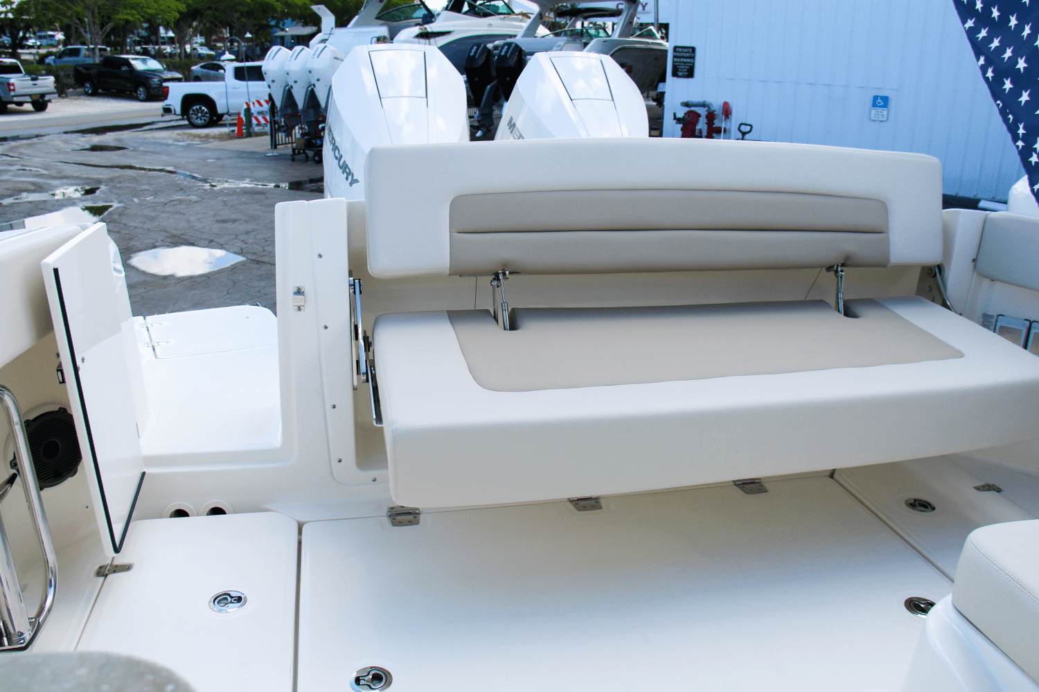 2025 Boston Whaler 320 Vantage Image Thumbnail #10