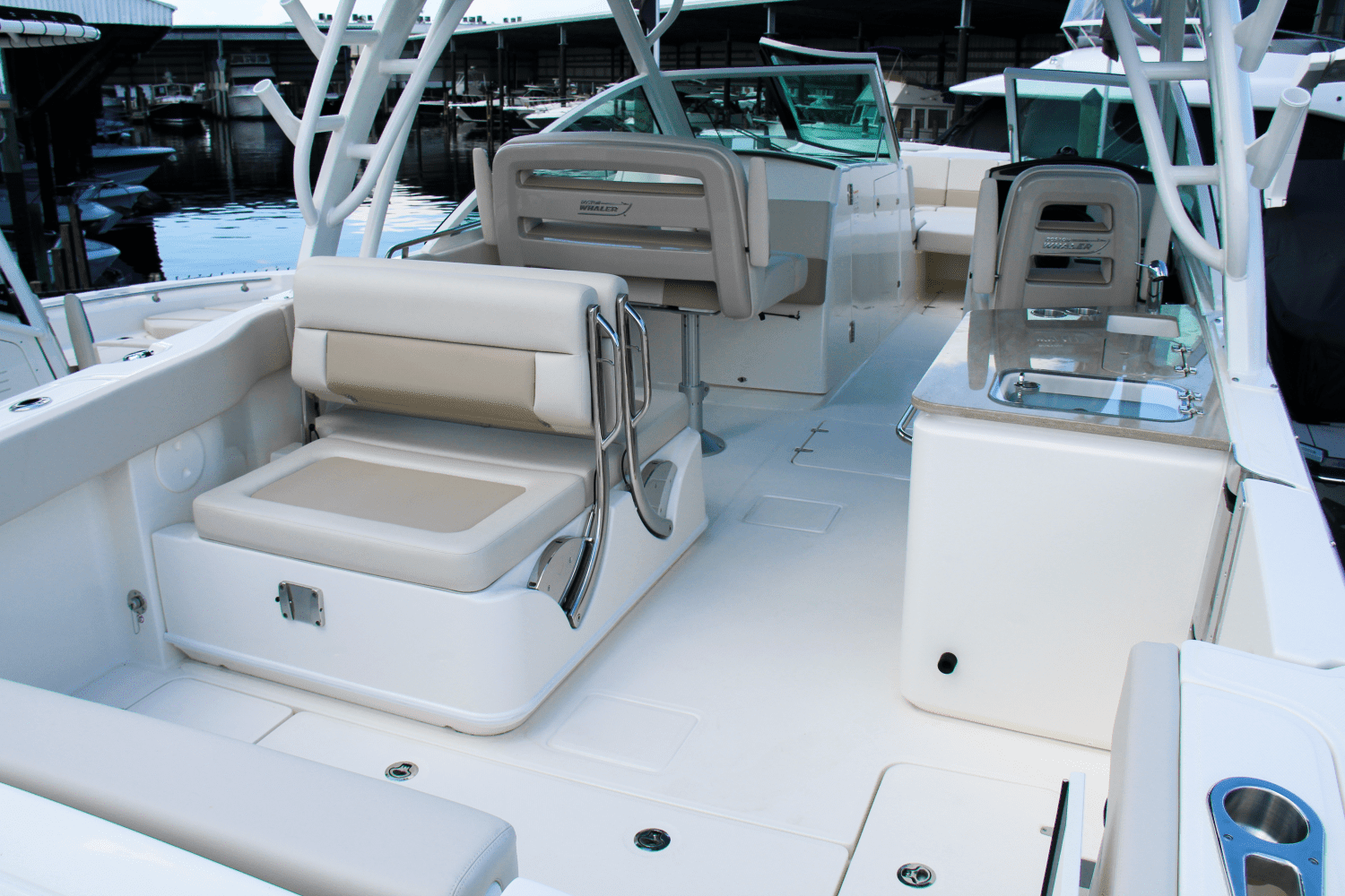 2025 Boston Whaler 320 Vantage Image Thumbnail #13