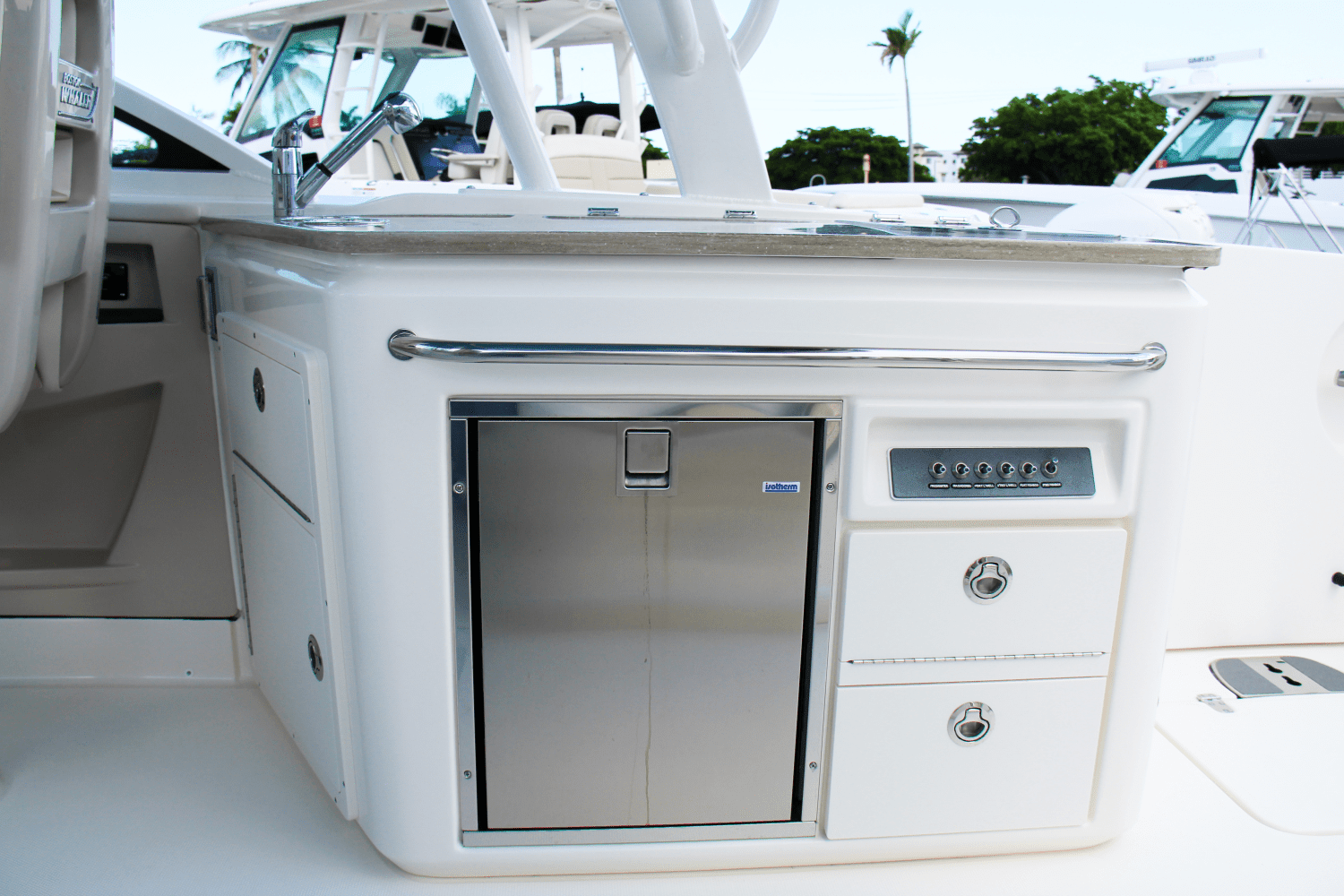 2025 Boston Whaler 320 Vantage Image Thumbnail #18