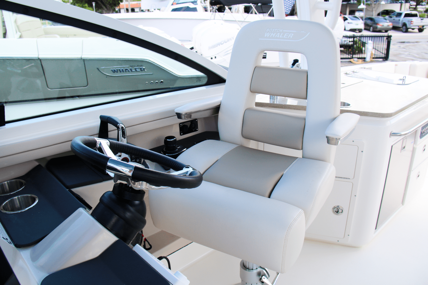 2025 Boston Whaler 320 Vantage Image Thumbnail #22