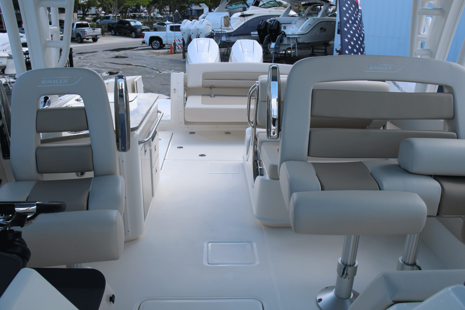 2025 Boston Whaler 320 Vantage Image Thumbnail #36