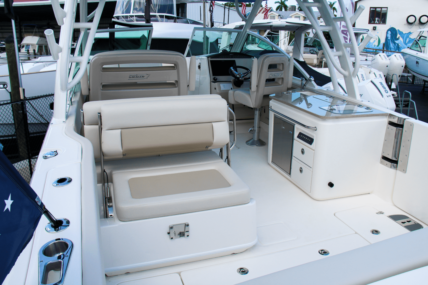 2025 Boston Whaler 320 Vantage Image Thumbnail #12