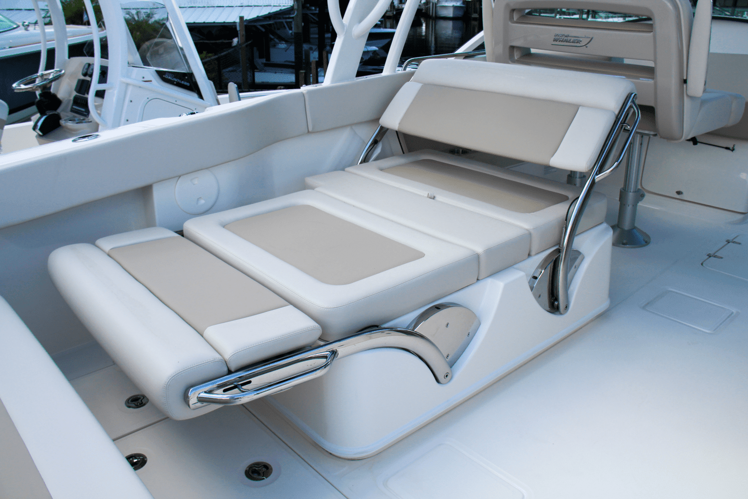 2025 Boston Whaler 320 Vantage Image Thumbnail #17