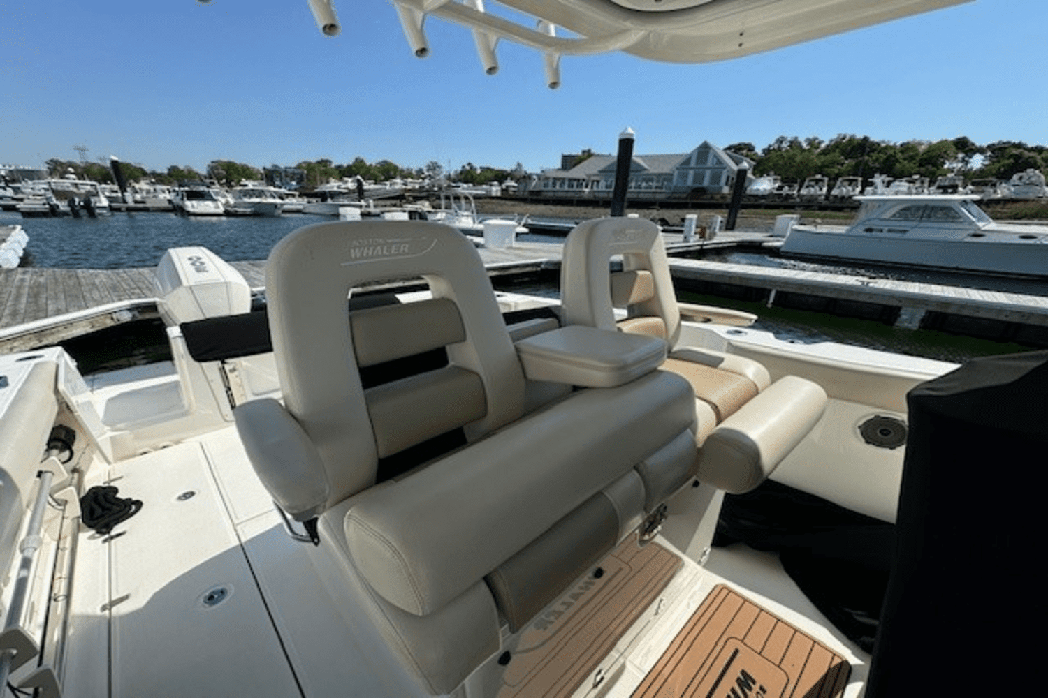 2019 Boston Whaler 330 OUTRAGE Image Thumbnail #6