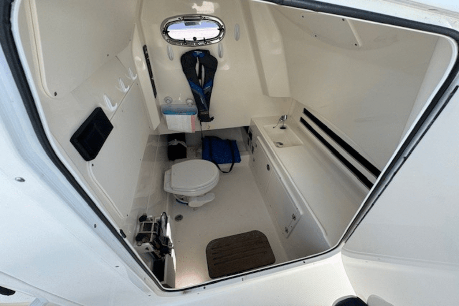 2019 Boston Whaler 330 OUTRAGE Image Thumbnail #9